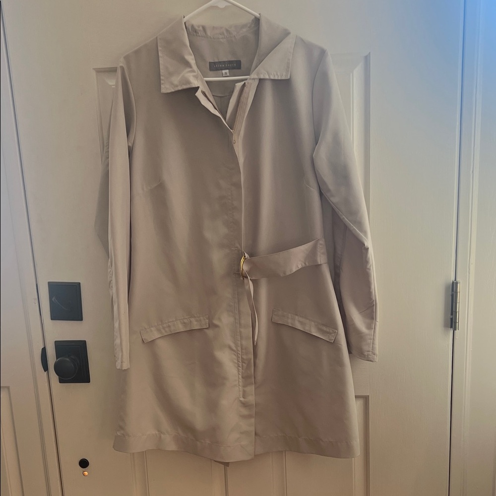 Stina Sayre light beige coat size S.